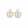 Pendientes de Plata con Baño de Oro Real y Aguja de Plata con Circonita, Mariposa de Nácar y Perlas; Pendientes Elegantes y Exquisitos con un Toque de Lujo Ligero y Gama Alta