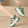 Sandalias de plataforma huecas para mujer, nuevo estilo de verano 2026, versátiles y modernas, zapatos casuales transpirables para mujeres bajitas