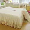 Modelo Nuevo 2026 13372 Falda de Cama de Encaje Juego de Tres Piezas - Serie Kela Lovers