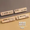 Crachá de Madeira Maciça Alfinete de Identificação de Trabalho em Madeira Placa de Número de Identificação de Trabalho Magnética Salão de Beleza Casa de Chá Personalizado