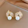 Brincos de Folha Pérola com Zircônia Banhados a Ouro 14K Real Estilo Coreano Estilo Ins Brincos de Luxo Brincos Modernos Versáteis para Mulheres