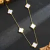 Collar Plano de Trébol de Cuatro Hojas de la Suerte, Collar de Acero de Titanio Chapado en Oro de 18 Quilates para Mujer, Cadena de Clavícula Moda y Sencilla Estilo Coreano, Versátil