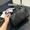 Bolso pequeño nuevo estilo vintage, bolso tipo almohada de boliche de cuero genuino blanco y negro, bolso de hombro para debajo del brazo color panda, moderno y versátil