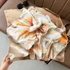 Bufanda Cuadrada de Mujer Estilo Nuevo 70 con Elegante Estampado Floral, Bufanda de Seda Chifón Satén, Bufanda Decorativa Artística de Alta Gama