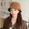 Sombrero de cubo vintage de ante con retazos de estampado de leopardo para mujer, versátil para otoño, hace que la cara se vea más pequeña, adecuado para cabezas grandes