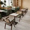 Mesas de Cabina de Madera Maciza para Restaurantes de Té y Sillas de Ratán para Cafeterías del Sudeste Asiático, Tiendas de Té con Leche, Bares de Snacks y Fonderías para Uso Comercial