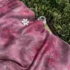 Tecido de Seda Jacquard de Viscose Xiangyun com Padrão de Crisântemo Carmesim, Camisa, Colete, Qipao de Estilo Chinês Nacional Novo, Tecido Feito à Mão