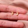 Mini brincos de ouro femininos requintados Brincos simples de zircão gema lua Acessórios de primavera Brincos de borboleta para mulheres