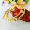 Pulsera de latón chapada en oro al por mayor, galvanizado al vacío, joyería de imitación de oro, puesto de joyería, suministro físico, apertura, pulsera de torsión para mujer