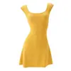 Exquisito vestido corto de color rojo rosa para verano, nuevo modelo de verano 2026 para mujer, vestido de tirantes sexy ajustado al cuerpo, estilo puro deseo