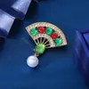 Broche de Abanico con Borla de Pedrería Microincrustada Estilo Chino Colgante de Cristal Abanico con Forma de Corsage Accesorios para Ropa Estilo Chino Cheongsam para Mujeres