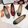 Sapatos de Vovó 2026 produto novo de primavera sapatos confortáveis, sapatos de bico fino estilo Chanel pequeno para mulheres, sapatilhas coloridas para mulheres