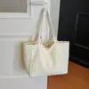 Bolso de hombro para mujer de gran capacidad con lunares, estilo coreano casual, fresco y fresco, diseño casual de nicho, único y moderno.