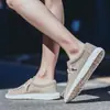 2025 Venta al por mayor Primavera Nueva Zapatos para hombre Casual Transpirables de Tela Ligeros de PU Lona Zapatos Slip-on
