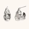 Europa y Estados Unidos transfronterizo nuevo nicho moda temperamento joyería acero inoxidable chapado oro de 18 quilates patrón martillado forma de gancho aretes