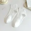 Meias para Homens e Mulheres, Feitas de Algodão de Xinjiang, Antiodor, Absorventes de Suor, Antibacterianas, Resistentes ao Desgaste, Não Propensas a Bolinhas, Versáteis para Todas as Estações, Meias Esportivas Zhuji