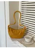 Bolsa croissant de design nicho estilo coreano para mulheres, nova bolsa de bolinho vintage ins da moda, bolsa de ombro e transversal para o dia a dia