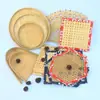 Materiais de Criação Ambiental de Outono para Jardim de Infância Decorações Penduradas Artesanais de Bambu Estilo Floresta Pá de Lixo Pintada Criativa DIY Decoração de Corredor Enfeites Pendurados