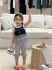 2026 Nova Roupa de Verão Infantil Estilo Coreano Coletes Coloridos com Patchwork de Letras para Meninas com Malha Certificação de Segurança Categoria B