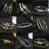 Pulsera de Mano Personalizada de Zirconia Micro-Pavé con Electrochapado de Oro Real para Mujer, Pulsera de Uñas de Mariposa con Letra H de Alta Gama, Pulsera de Lujo Accesible
