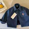 Camisas de primavera nuevas para niños de principios de primavera, camisas vaqueras infantiles estilo coreano, tops elegantes con cuello para niños pequeños