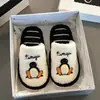 Lindas y Divertidas Pantuflas de Peluche de Pingüino para Mujer 2026, Rayas de Bloques de Color, Suela Suave, Antideslizantes, Cálidas, Pantuflas Peludas de Punta Cerrada para Uso en Casa