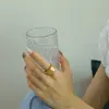 Anel de aço titânio com gravação dupla de amor estilo ins japonês e coreano para mulher, nicho, design personalizado, simples, moderno. Venda por atacado da Fábrica de Anéis