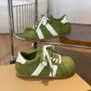 Tênis com Cadarço Pão Estudante Moda Esporte Cabeça Grande Bloco de Cor Versátil Solado Grosso Sapatos Casuais Feminino Estilo Coreano Palmilha Interna para Aumento de Altura