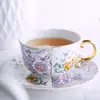 Xícara de Café e Pires de Cerâmica Azul e Branco Pintado em Dourado, Acessível e de Luxo Retrô para o Chá da Tarde, Copo de Água Doméstico com Aparência Sofisticada, Presente de Aniversário