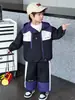 Traje de Bloques de Color Bordado para Niños de Primavera y Otoño Estilo Coreano Cortavientos Guapo para Niños Conjunto de Dos Piezas Ropa para Niños Pequeños y Niños Pequeños Comercio Exterior
