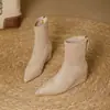 Botas de Mujer Versátiles Cómodas Adelgazantes de Terciopelo Otoño/Invierno Nuevas de Manga Corta con Tacón Oculto Punta Fina Sentido de Diseño de Nicho para Viajar