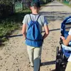 Esta mochila casual y elegante cuenta con cierre de cordón y es adecuada para deportes, viajes y uso diario.
