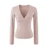Camiseta blanca de manga larga con cuello en V, dulce y elegante, estilo francés para mujer, una nueva colección de primavera que presenta un top base único, hermoso y elegante