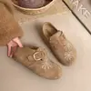 2026 Novas Mules Bordadas com Fogos de Artifício, Sola Grossa Aumenta-Altura para Mulheres, Uso Externo, Sapatos Casuais de Encaixe para Outono
