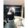 Camiseta Manga Longa Preta Hot Girl Cintura Marcada para Mulheres Início do Outono Férias Conjunto de Duas Peças Gola Quadrada Efeito Emagrecedor Camiseta Básica Top Atacado