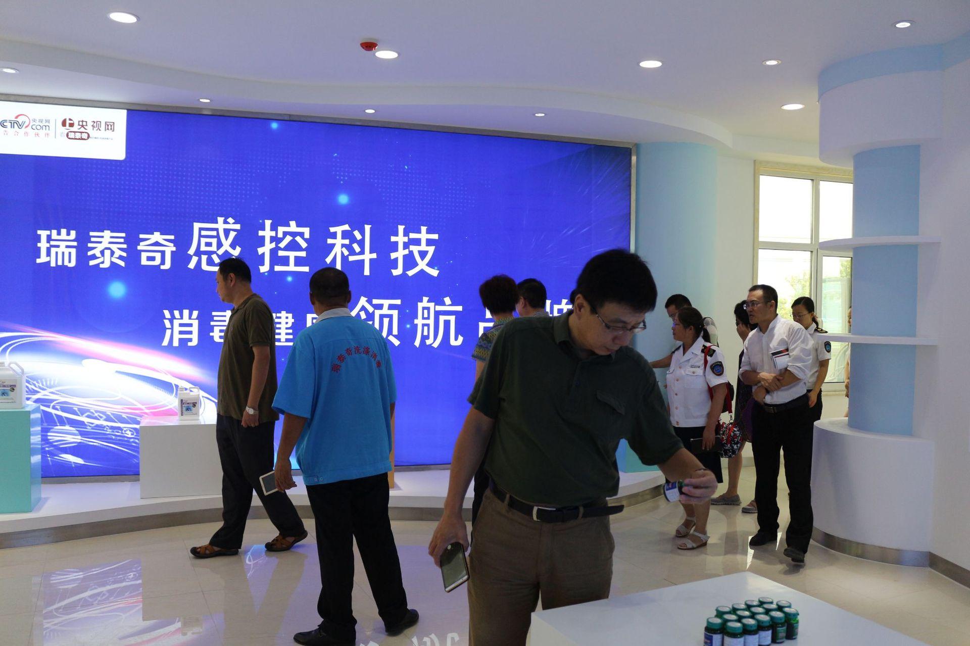 国家卫计委领导参观-2