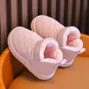 Nuevas botas de nieve de invierno antideslizantes de suela blanda para niños con forro de felpa, zapatos de algodón para bebé engrosados y cálidos
