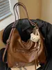 Nova bolsa de mão outono de 2026, bolsa de ombro moderna de grande capacidade, bolsa transversal de cor sólida de alto valor, bolsa tote para motocicleta