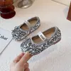 Sapatos de Couro com Lantejoulas Estilo Coreano para Meninas Primavera e Outono 2026 Sapatos de Princesa para Bebê Sapatos Rasos Brilhantes Estilosos para Meninas