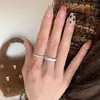 Anillo cepillado con incrustaciones de diamantes estilo vintage para mujer, diseño de nicho, retro, de alta gama, elegante, lujo ligero, anillo abierto y ajustable