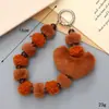 Bolso de peluche con forma de corazón de melocotón para teléfono móvil, llavero colgante, accesorio para otoño e invierno