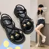 Sandalias Planas de Flor de Perla para Mujer 2026 Nuevo Estilo Fresco de Verano para Chicas Jóvenes, Adecuadas para Combinar con Faldas, Sandalias Romanas de Playa para Mujer