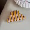 Presilha de Garra Listrada Colorida Estilo Coreano Clipe de Tamanho Médio de Alta Qualidade Presilha de Cabelo para Mulheres Parte de Trás da Cabeça Clipe de Tubarão Pequena Presilha de Garra Acessórios de Cabelo