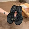 Elegantes pantuflas exóticas para vacaciones, estilo Su, bohemio chic moderno, zapatos de mujer 2026, artículo popular romántico de otoño