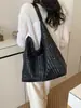 Bolso de Tejido Hueco de Gran Capacidad Estilo Relajado para Mujer 2026 Nueva Moda Bolso de Hombro para Viajes Diarios Bolso Tote Tipo Cubo