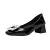 Sapatos Quadrados de Salto Médio e Alto para Mulheres 2026 Novo Estilo Boca Rasa Salto Grosso Sapatos de Couro Genuíno com Fivela de Strass Sapatos Mary Jane de Couro Envernizado
