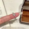 Diseño de Nicho Lujo Ligero Incrustaciones de Diamante Anillo de Trébol de Cuatro Hojas Completo Nuevo Simple de Moda para Mujer Anillo Abierto Ajustable para Mujer