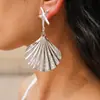 Pendientes Metálicos Plegados de Estrella y Concha Europeos y Americanos, Simples y Elegantes, Pendientes Versátiles con un Toque de Gama Alta de Nicho