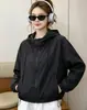 Nueva chaqueta corta ligera y versátil con capucha y cordón para mujer, estilo coreano, casual, holgada, cortavientos, para principios de otoño de 2026