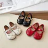 Sapatos de Princesa para Meninas 2026 Novo Estilo Primavera e Outono Sapatos de Salto Único Sapatos Pequenos de Couro para Crianças Sola Macia Sapatos de Dança para Bebês e Crianças Pequenas Meninas